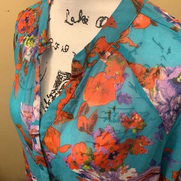 🍓2/$10 😃or 🫐5/20‼️ PRETTY COLORFUL FLORAL BLOUSE Turquoise Red Dots 3X - Picture 3 of 13